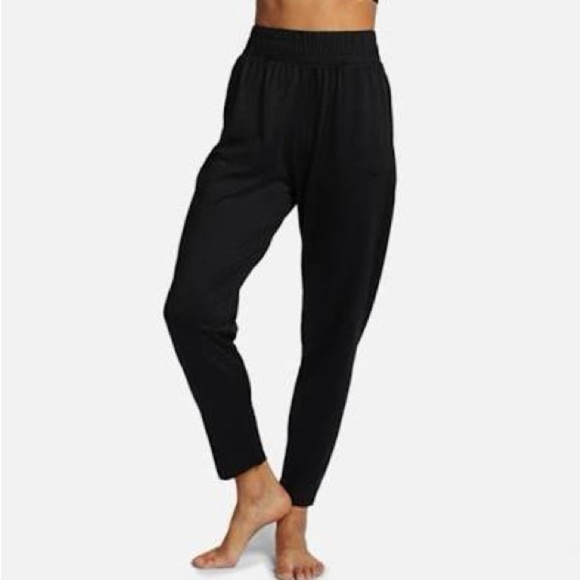 Nike AT1111-010 Women Flow Lux Dri-FIT Training Pants Loose Fit Black Size M - Picture 1 of 12